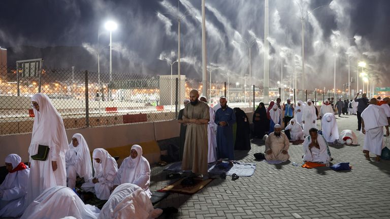 At Least 550 Muslims Die At Hajj – As Temperatures At Mecca Hit 51.8C (Photos)