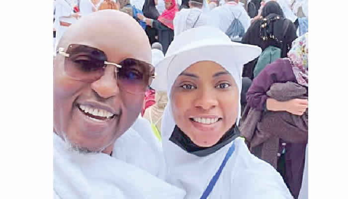 Oluwo Under Fire For Exposing Head In Mecca (Photo)
