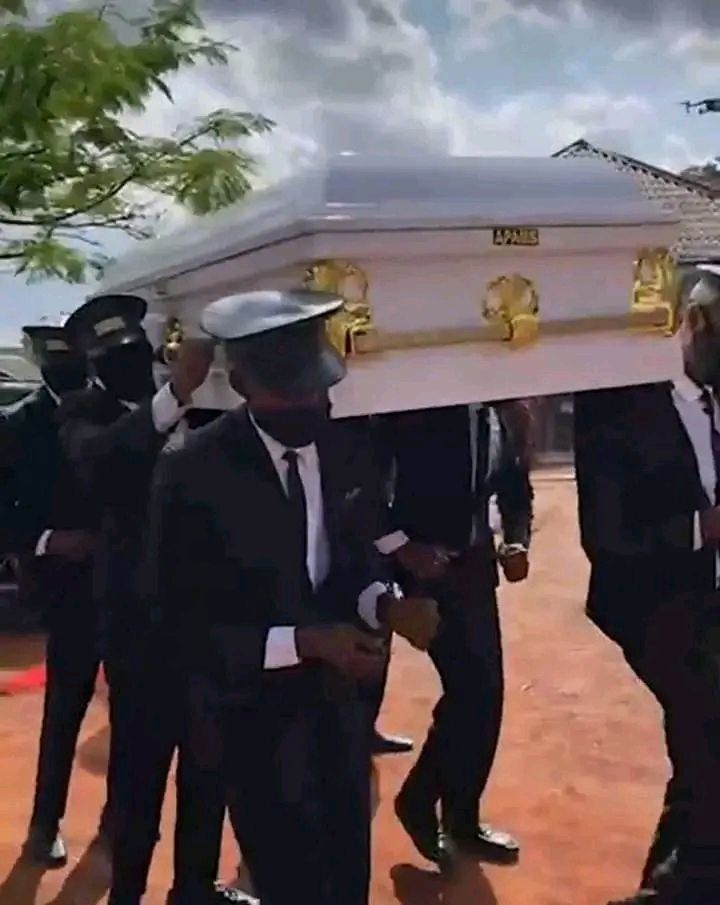 Pictures From The Burial Of Comic Actor, Mr Ibu.