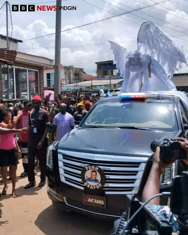 Pictures From The Burial Of Comic Actor, Mr Ibu.