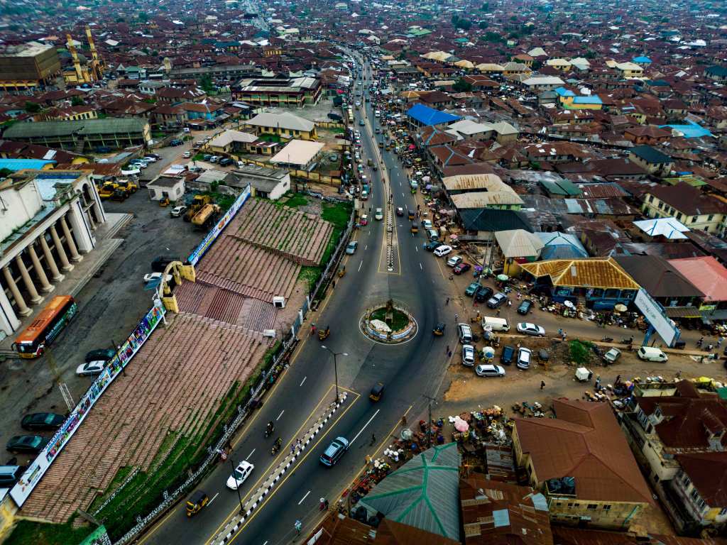 PHOTOS: Reconstruction Of Bus Stop Gate-Oje-Beere To Oja-Oba By Seyi Makinde