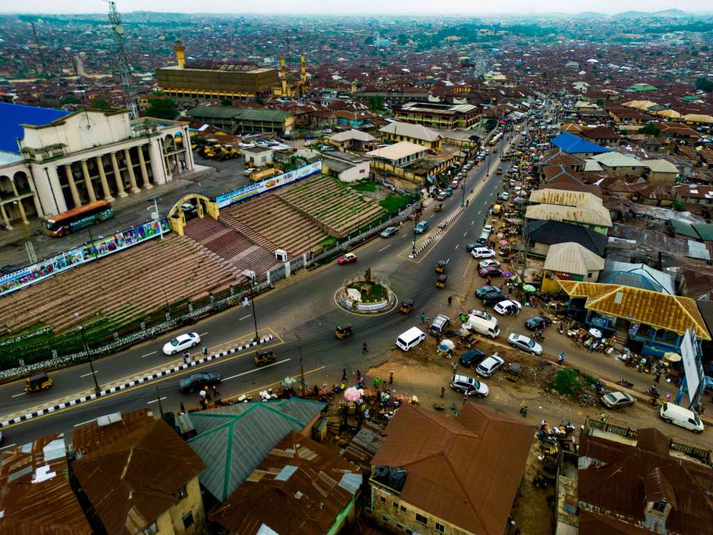 PHOTOS: Reconstruction Of Bus Stop Gate-Oje-Beere To Oja-Oba By Seyi Makinde