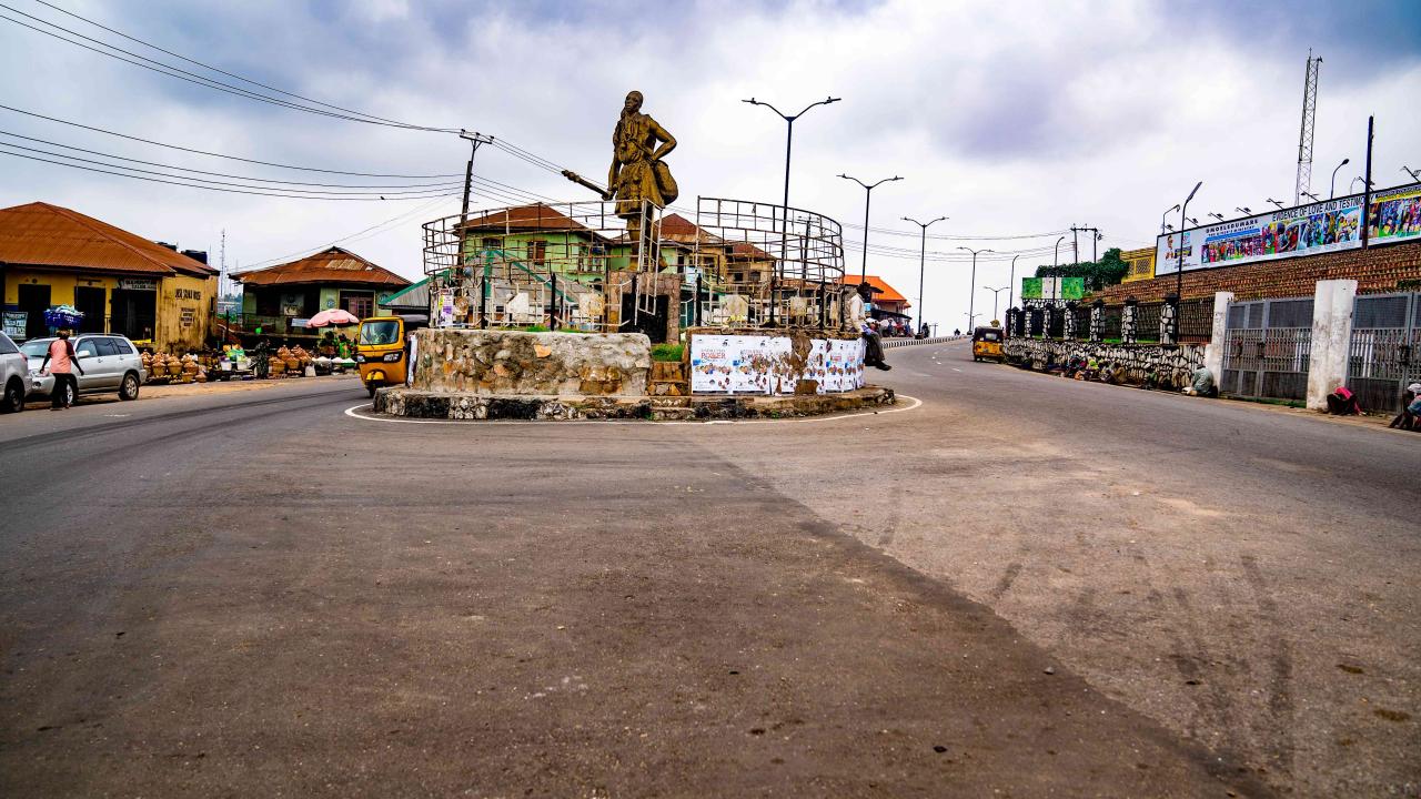 PHOTOS: Reconstruction Of Bus Stop Gate-Oje-Beere To Oja-Oba By Seyi Makinde