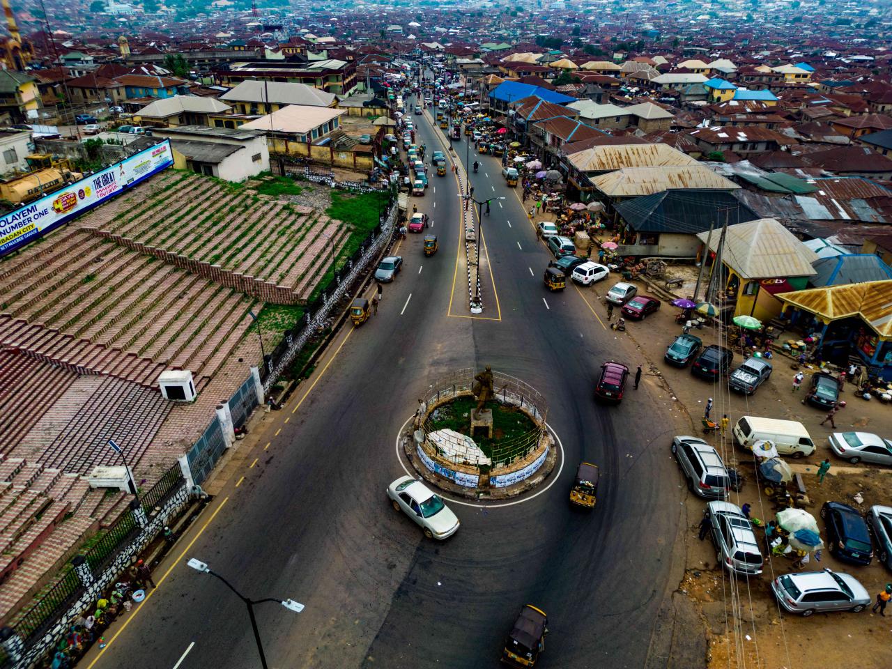 PHOTOS: Reconstruction Of Bus Stop Gate-Oje-Beere To Oja-Oba By Seyi Makinde