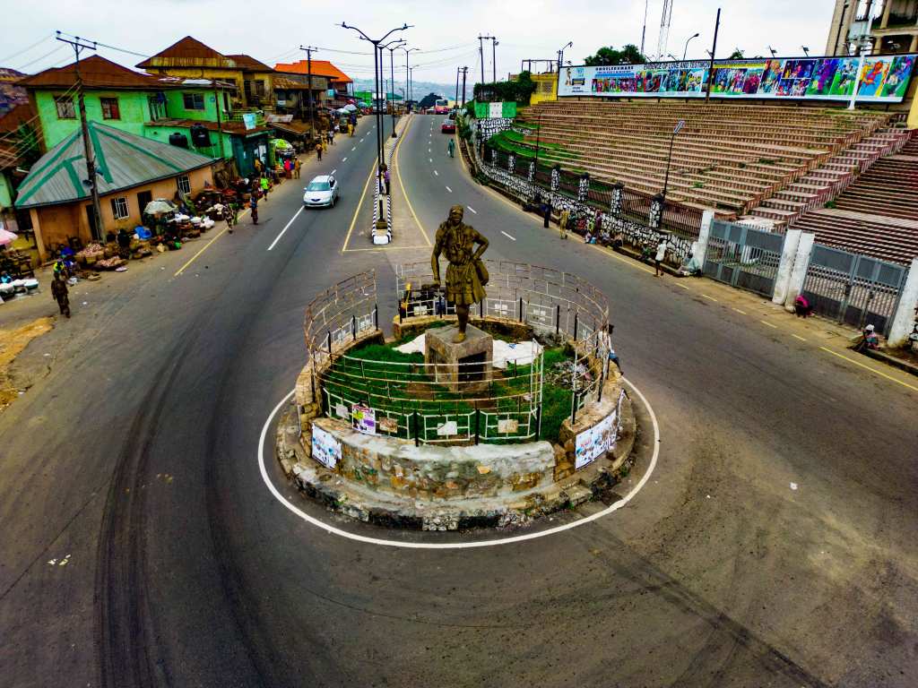 PHOTOS: Reconstruction Of Bus Stop Gate-Oje-Beere To Oja-Oba By Seyi Makinde