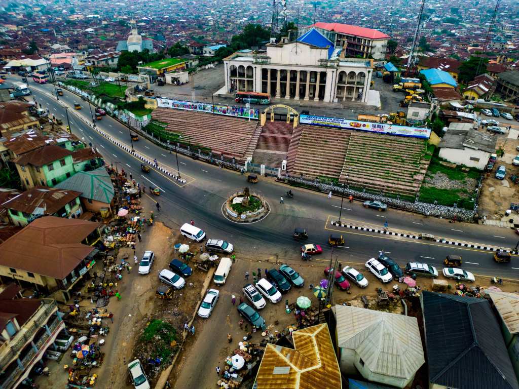 PHOTOS: Reconstruction Of Bus Stop Gate-Oje-Beere To Oja-Oba By Seyi Makinde