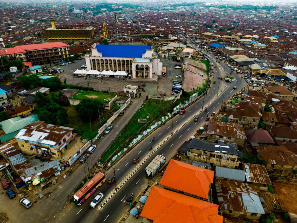 PHOTOS: Reconstruction Of Bus Stop Gate-Oje-Beere To Oja-Oba By Seyi Makinde