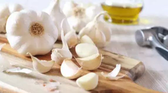 9 unbelievable garlic remedies no one told you about