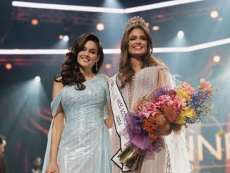 Former Miss SA Rolene Strauss celebrates new Miss SA Mia Le Roux