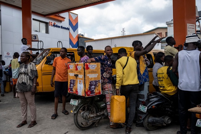 NNPC Retail Outlets Adjust Pump Price To ₦998/Litre In Lagos, ₦1,030 In Abuja